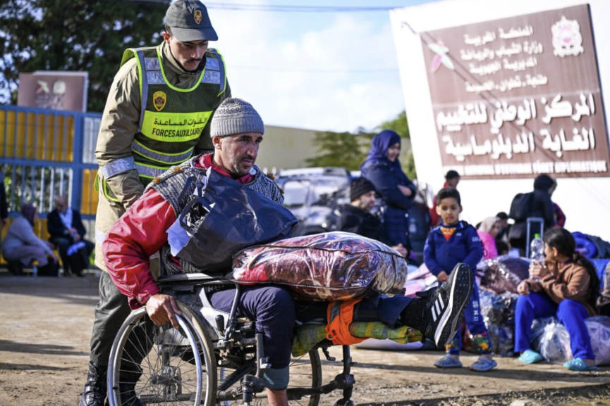 السلطات تسمح بعودة ساكنة القصر الكبير إلى منازلهم بعد تحسن الأحوال الجوية