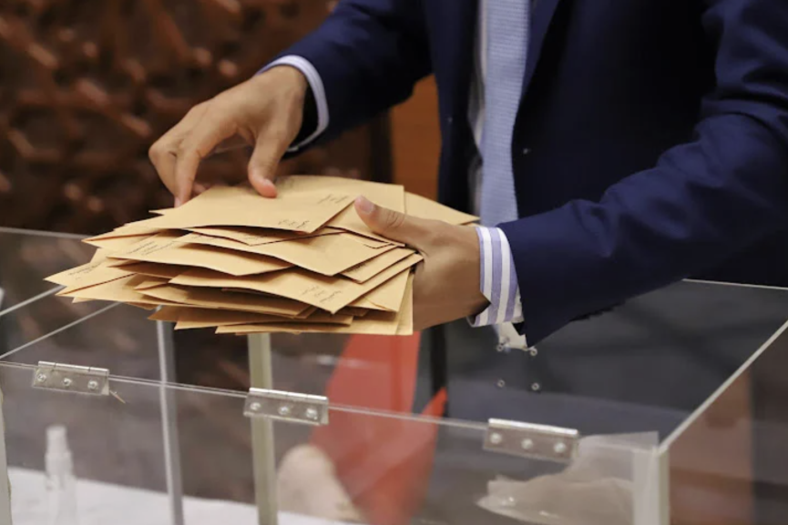 الداخلية تشدد الرقابة على دعم الجمعيات وعقود “العرضيين” لوقف شبهات انتخابية