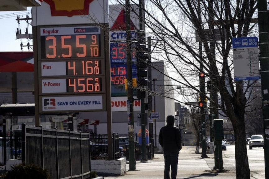 النفط يقفز بأكثر من 5% وسط مخاوف اتساع الحرب وإغلاق مضيق هرمز