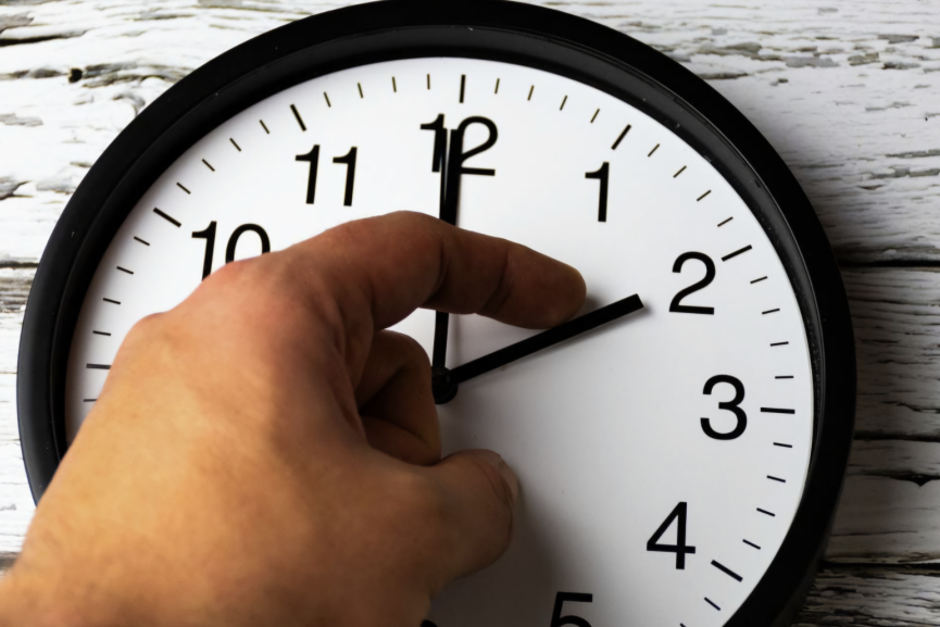 تصاعد الجدل حول الساعة الإضافية.. دعوات لفتح نقاش وطني بشأن آثارها الصحية