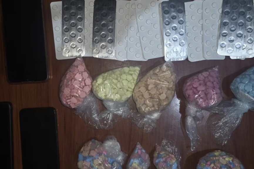 عناصر الشرطة بمكناس توقف 3 أشخاص وتحجز 1961 قرصا مهلوسا