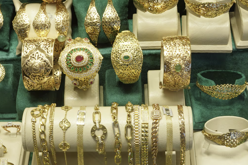 فضيحة الذهب المغشوش تهز قيسارية سباتة والضحايا يتقاطرن على الأمن