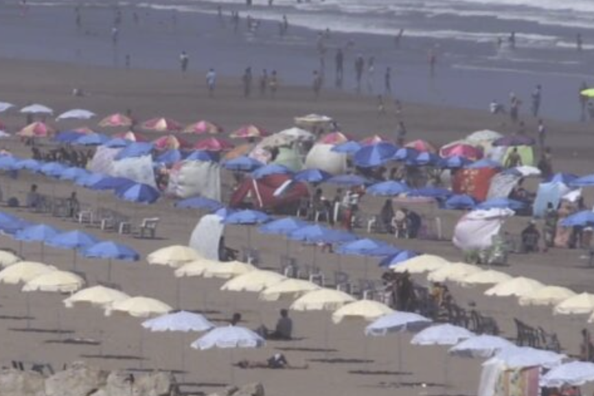 الدار البيضاء تتجه لإقرار مجانية الشواطئ ووضع حد لاستغلالها