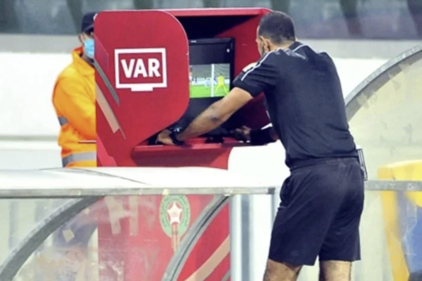 توتر ونقاشات حادة داخل اجتماع حكام البطولة الوطنية بسبب قرارات مثيرة للجدل