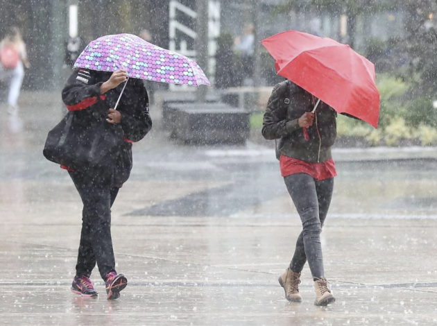 زخات مطرية رعدية مرفوقة أحيانا بالبرد مرتقبة بعدة مناطق في المغرب