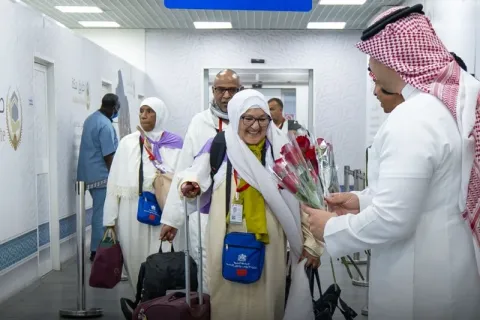 توافد الحجاج إلى مكة وسط استعدادات مكثفة وحرارة مرتفعة