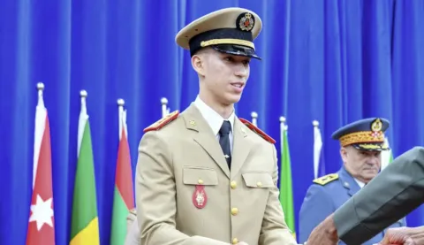 ولي العهد مولاي الحسن يترأس حفل تخرج فوج جديد من السلك العالي للدفاع