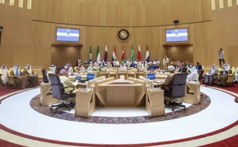 مجلس التعاون الخليجي يندد بالقصف الإيراني