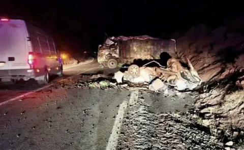 فاجعة بتارودانت.. مصرع 8 أشخاص في اصطدام مروع بين شاحنة وسيارة أجرة