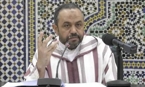 عزل خطيب مسجد الغفران بالقنيطرة بعد انتقاده سهرة “طوطو” يثير جدلا واسعا