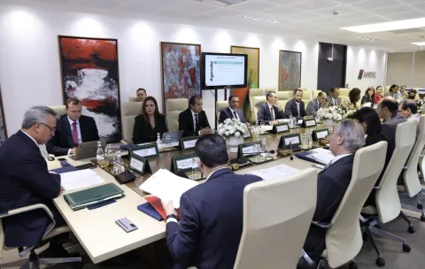 دينامية الاقتصاد المغربي.. المصادقة على استثمارات تناهز 200 مليار درهم خلال 2024 