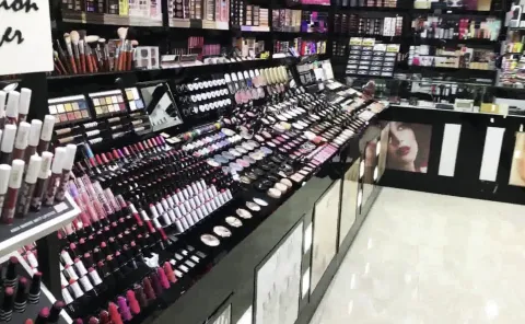 سوق مستحضرات التجميل في المغرب يسير نحو "نمو قياسي" بمعدل سنوي يقدر بحوالي 8%