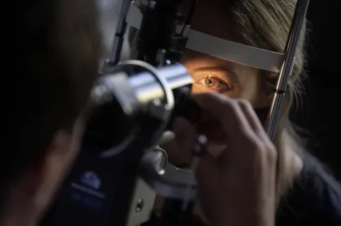 دراسة: ارتفاع ضغط الدم يهدد صحة العين ويزيد خطر العمى