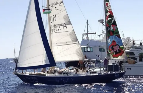 نشطاء أسطول الصمود يدخلون في إضراب عن الطعام بعد احتجازهم من قبل إسرائيل