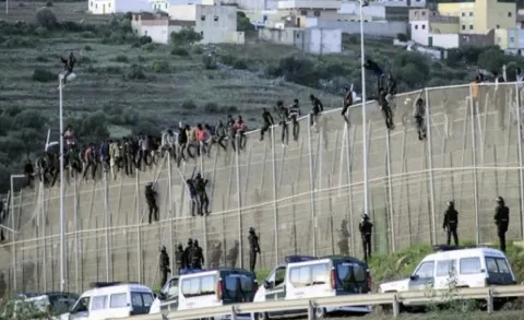 تشديد المراقبة بطنجة وتطوان لإحباط محاولات هجرة جماعية محتملة نحو سبتة المحتلة