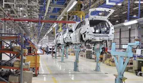 قفزة استثمارية تاريخية في القطاع الصناعي المغربي خلال سنة 2024