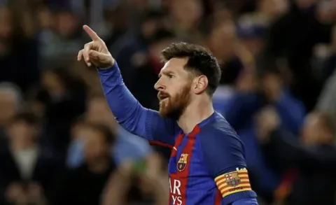 لابورتا يغلق باب عودة ميسي إلى برشلونة كلاعب ويفتحه أمام "تكريم تاريخي"