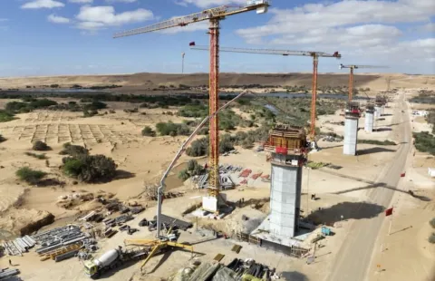 تقدم أشغال أكبر جسر طرقي بالمغرب على ضفاف وادي الساقية الحمراء