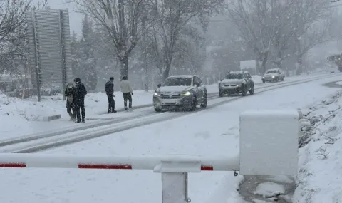 نشرة إنذارية ترفع اليقظة الحمراء بسبب أمطار قوية ورياح عاصفة بعدد من الأقاليم