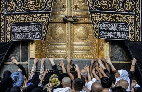 عمرة وهمية تعيد الجدل حول فوضى وكالات الأسفار وتحذيرات لحماية المستهلك