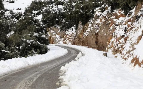 منخفض جوي علوي يبقي الطقس متقلبا وتساقطات ثلجية فوق 1400 متر