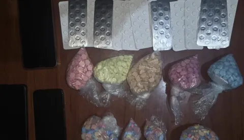 عناصر الشرطة بمكناس توقف 3 أشخاص وتحجز 1961 قرصا مهلوسا