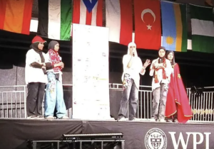 تلاميذ مغاربة يفوزون بالجائزة الأولى في مسابقة الروبوت العالمية بأمريكا