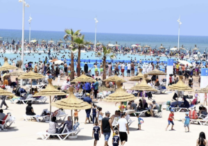 الطقس يعتدل تدريجياً بالسواحل المغربية وتراجع حدة الحر بعدة مناطق