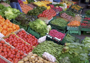 ارتفاع درجات الحرارة يؤثر على المحاصيل ويزيد أسعار الخضر والفواكه
