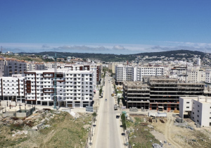 في ظل ارتفاع أسعار الشقق.. طنجة تعيش ركودًا عقاريًا رغم الكثافة السكانية