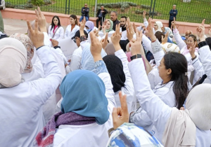 وزارة الصحة تبدأ صرف التعويضات الجديدة عن الأخطار المهنية لموظفي القطاع