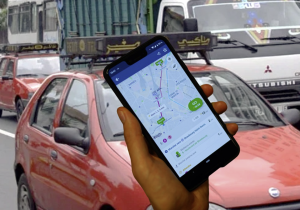 صراع الطاكسيات والتطبيقات يعمّق أزمة النقل الحضري بالمغرب وسط مطالب بالتقنين