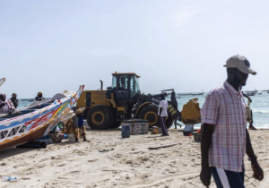 إنقاذ 119 مهاجرا غير نظامي قبالة السواحل الموريتانية بعد تعطل زورقهم