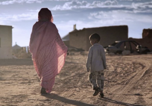 مؤسسة إسبانية تفضح انتهاكات خطيرة لحقوق الإنسان بمخيمات تندوف