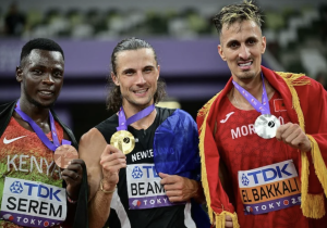 العداء المغربي سفيان البقالي يظفر بالميدالية الفضية في بطولة العالم لألعاب القوى بطوكيو