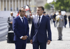 استقالة رئيس الوزراء الفرنسي لوكورنو تعمّق الأزمة السياسية في فرنسا