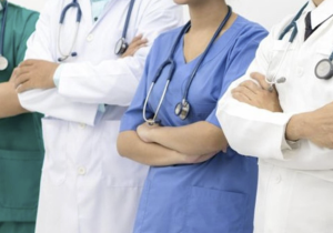 معاناة خريجي الطب المغاربة بالخارج.. بين تعقيدات المعادلة ونزيف الأدمغة