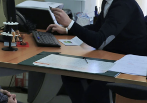 الحكومة تصادق على مشروع قانون جديد لتحديث مدونة التجارة وإصلاح نظام الشيكات 