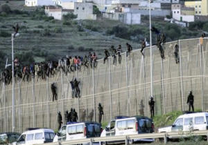 تشديد المراقبة بطنجة وتطوان لإحباط محاولات هجرة جماعية محتملة نحو سبتة المحتلة