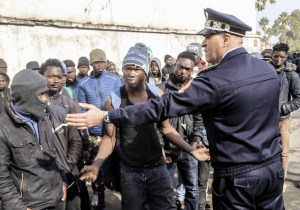 حملة واسعة بالدار البيضاء لتنظيم تجمعات المهاجرين الأفارقة وسط مقاربة إنسانية