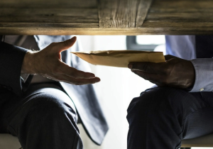 رئاسة النيابة العامة: ضبط 407 أشخاص في حالة تلبس بالرشوة خلال عامي 2024 و2025