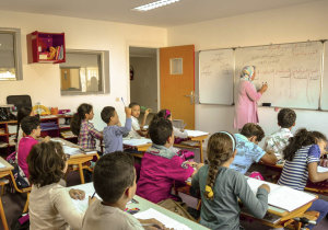 الحكومة تدرس التراجع عن تسقيف سن الولوج إلى مهنة التدريس في 30 سنة