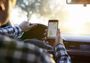 نقاش برلماني يدعو إلى تقنين النقل عبر التطبيقات وتحديث منظومة النقل الوطني