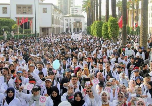 ملف التعاقد يعود للواجهة.. نقابة تعتبر السلم الاجتماعي في التعليم مجرد هدنة مؤقتة