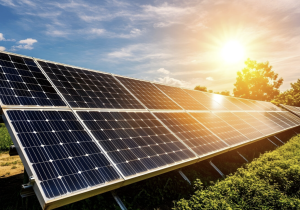 المغرب يطلق أكبر مشروع للطاقة الشمسية على الأسطح في إفريقيا