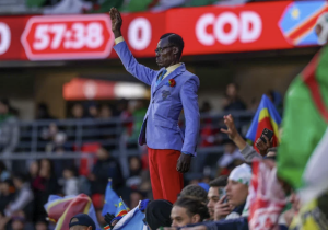 المشجع الكونغولي “لومومبا” يحظى بتقدير واسع بعد إقصاء منتخب بلاده