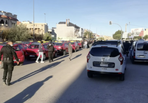 سيارات الأجرة والتطبيقات الذكية.. دعوات لتحديث الإطار القانوني للنقل الحضري