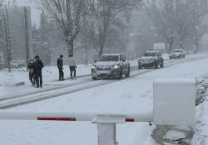 نشرة إنذارية ترفع اليقظة الحمراء بسبب أمطار قوية ورياح عاصفة بعدد من الأقاليم