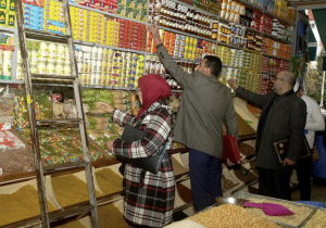 حملات مراقبة بالأسواق قبل رمضان ودعوات لتشديد العقوبات والرقمنة