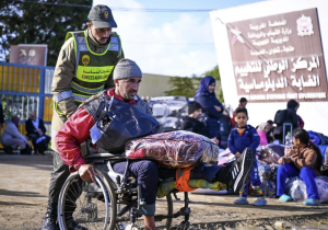 السلطات تسمح بعودة ساكنة القصر الكبير إلى منازلهم بعد تحسن الأحوال الجوية